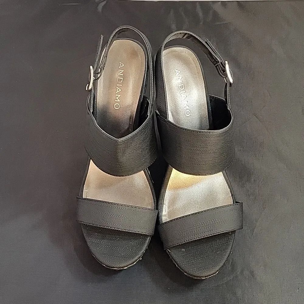 ANDIAMO ABASKETBALL WEDGE STYLE ADJUSTABLE BUCKLE ANKLE 3-STRAP SANDAL